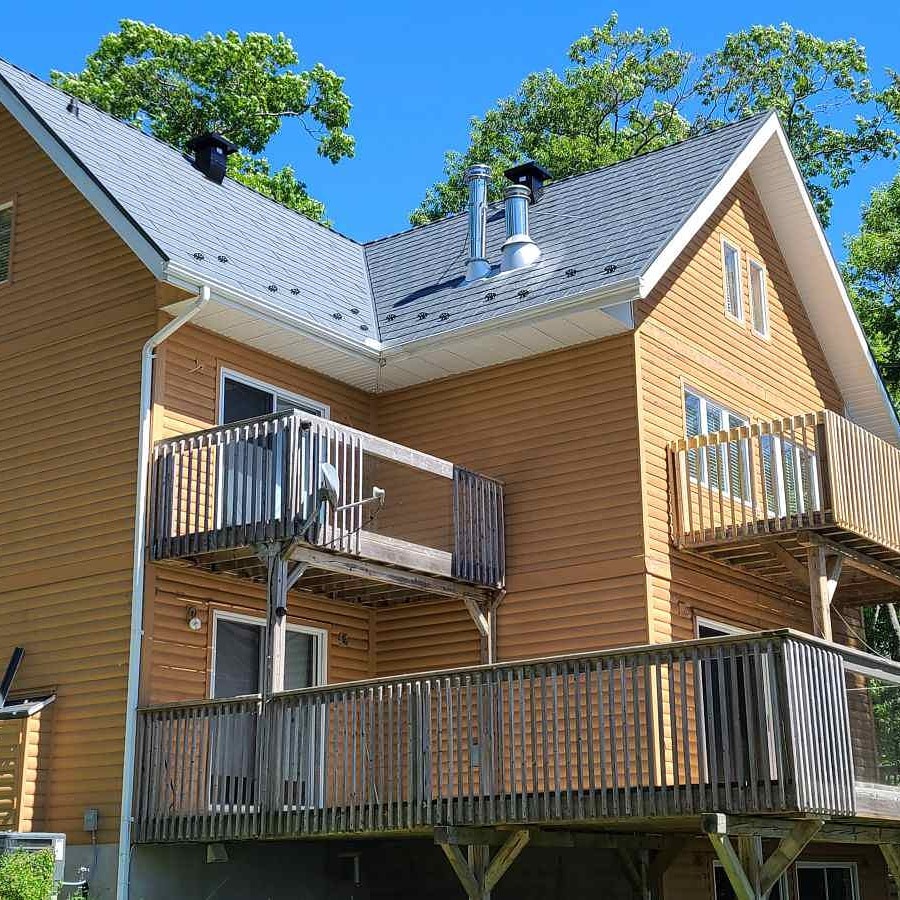 stunning side view of Ontario home with newly installed metal roof